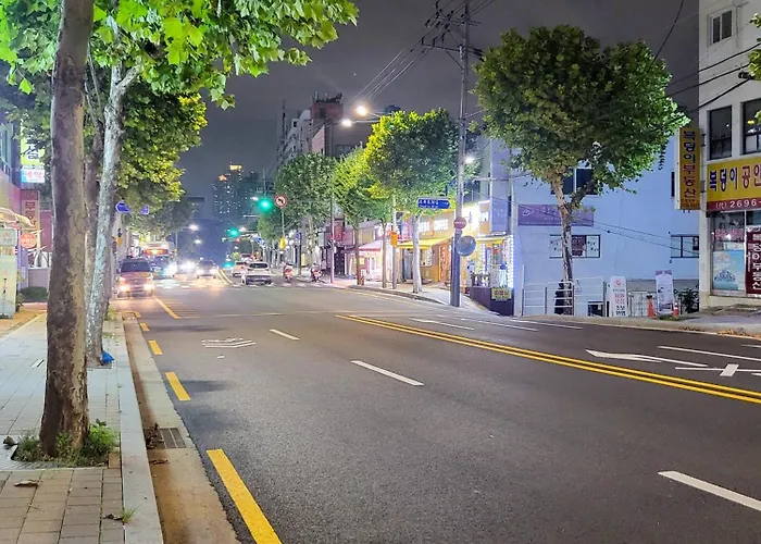 77m2 K-room, 3 Bedrooms, 2 Bathrooms, 4min To Subway 아파트 *