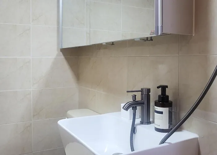 77m2 K-room, 3 Bedrooms, 2 Bathrooms, 4min To Subway 아파트