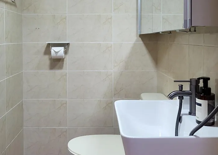아파트 77m2 K-room, 3 Bedrooms, 2 Bathrooms, 4min To Subway *